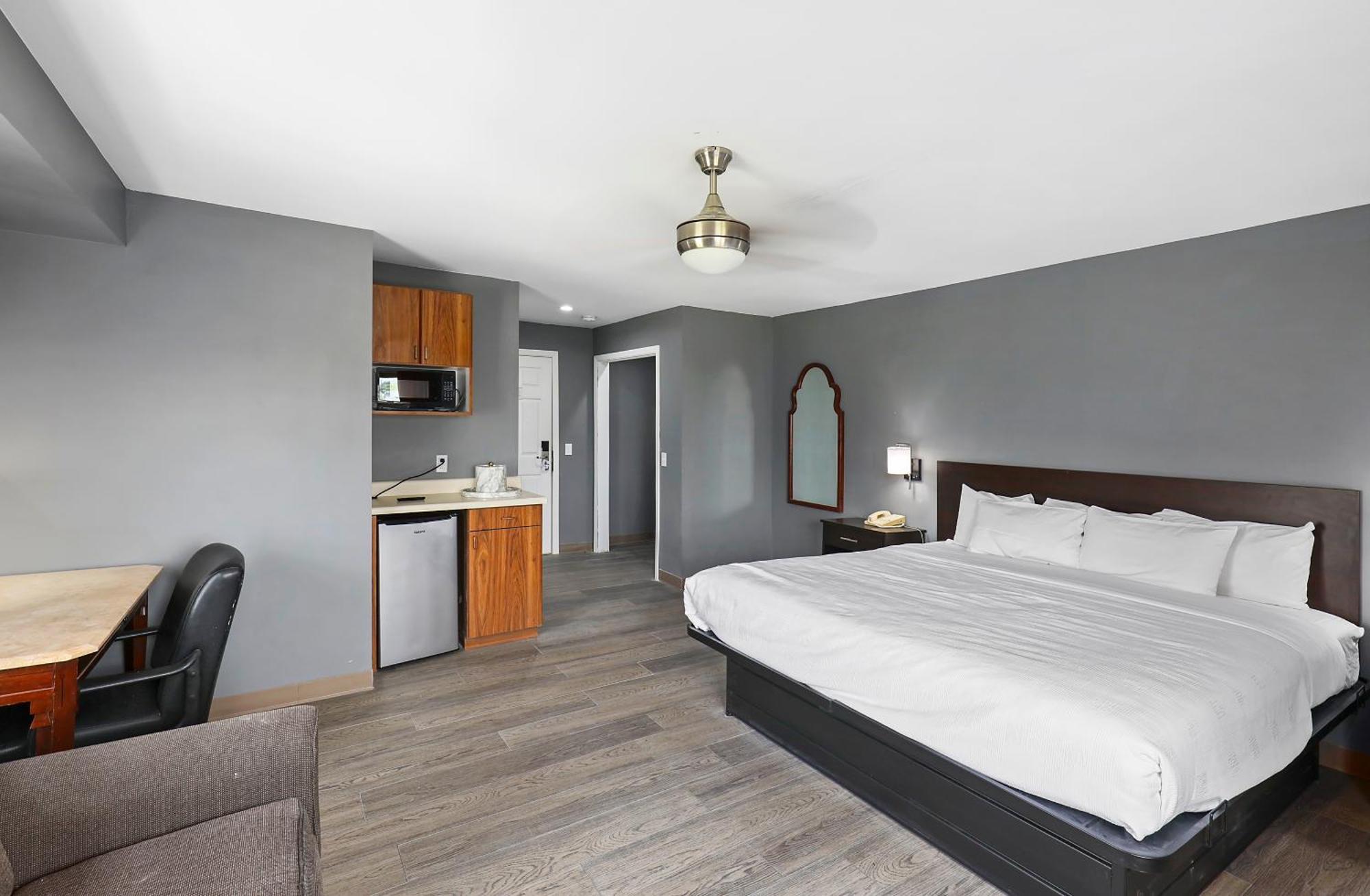 Four Seasons Country Inn غلاسكو المظهر الخارجي الصورة